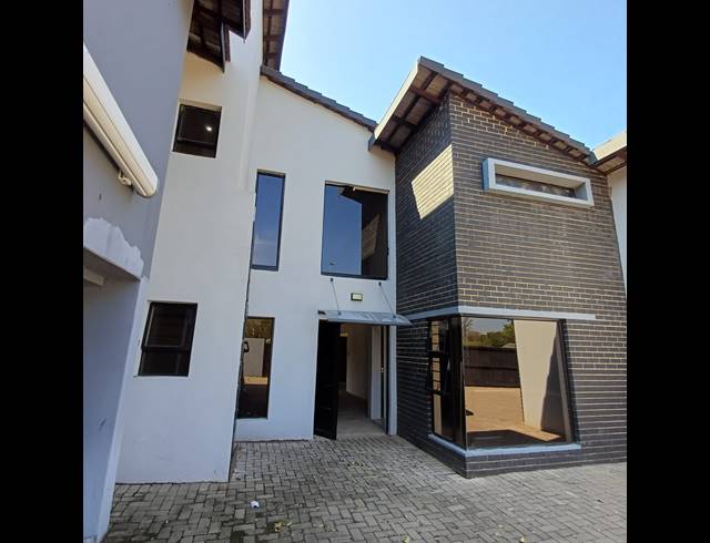 6 BEDROOM HOUSE FOR SALE IN HENLEY ON KLIP